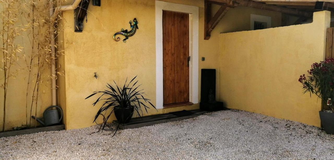 Maison F2, Neuve Au Calme Avec Jardinet La Crau Exterior foto